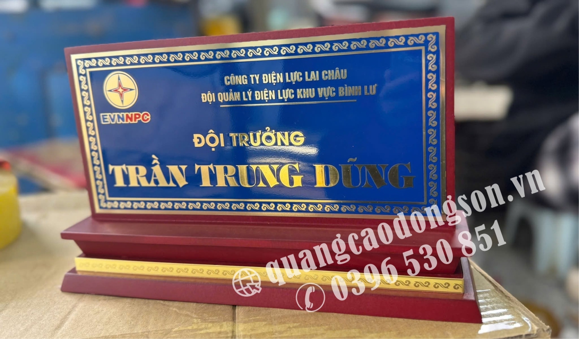 Bảng tên lãnh đạo bằng đồng cao cấp để bàn cho cơ quan và doanh nghiệp