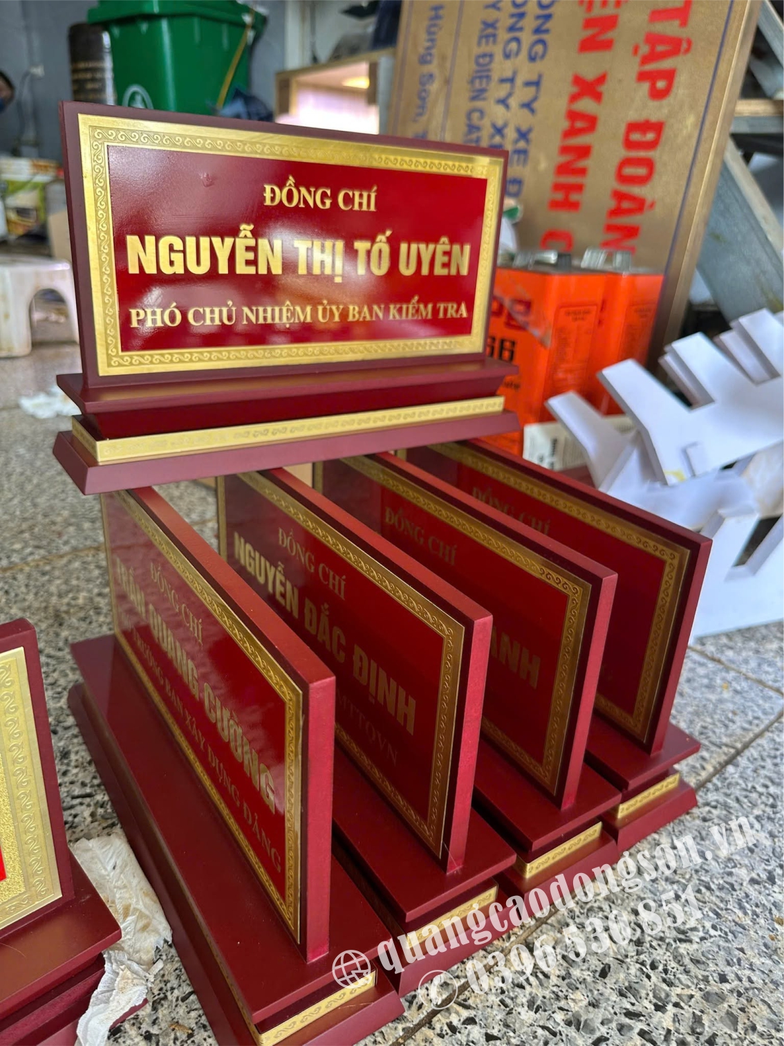 Biển chức danh đồng văn phòng để bàn đẹp, bền và chuyên nghiệp
