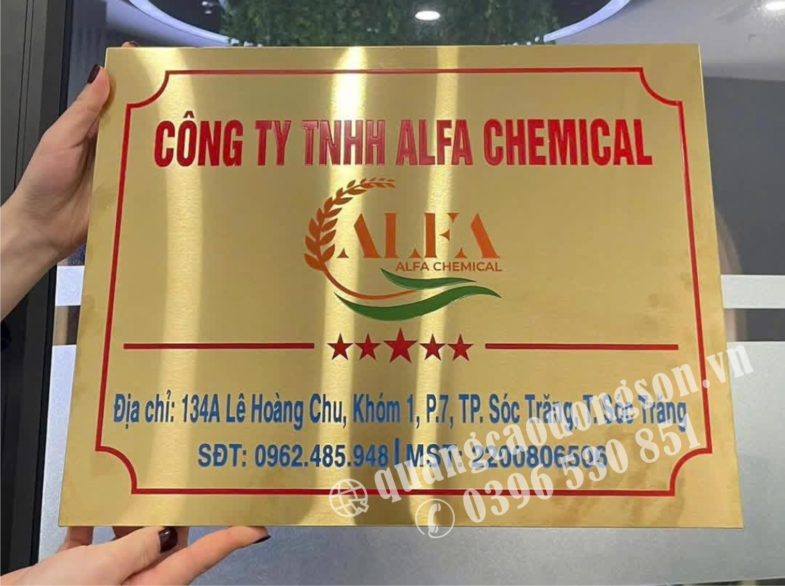 Bảng tên công ty bằng đồng khắc ăn mòn sang trọng cho doanh nghiệp