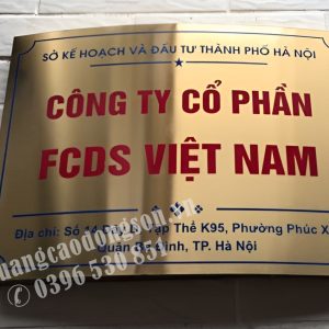 Biển công ty bằng đồng ăn mòn được thiết kế và gia công theo yêu cầu với công nghệ ăn mòn hóa học, bề mặt sang trọng, sắc nét và độ bền cao. Phù hợp lắp đặt tại văn phòng, tòa nhà, khách sạn, ngân hàng, cơ quan và doanh nghiệp.