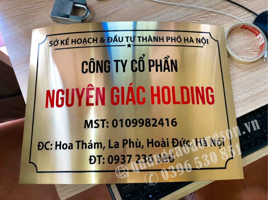 Biển công ty inox cao cấp được gia công theo yêu cầu với nhiều kiểu dáng như inox trắng xước, inox vàng gương, inox ăn mòn và chữ nổi. Phù hợp văn phòng, showroom, tòa nhà, khách sạn và doanh nghiệp.