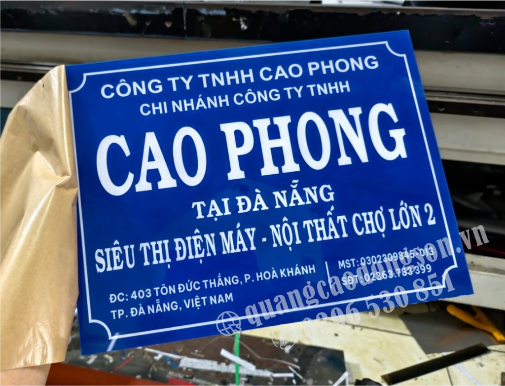 Biển công ty mica cao cấp được thiết kế và gia công theo yêu cầu, kết hợp chữ nổi mica, inox hoặc logo in UV. Phù hợp lắp đặt tại văn phòng, showroom, quầy lễ tân, tòa nhà và doanh nghiệp với phong cách hiện đại, sang trọng.