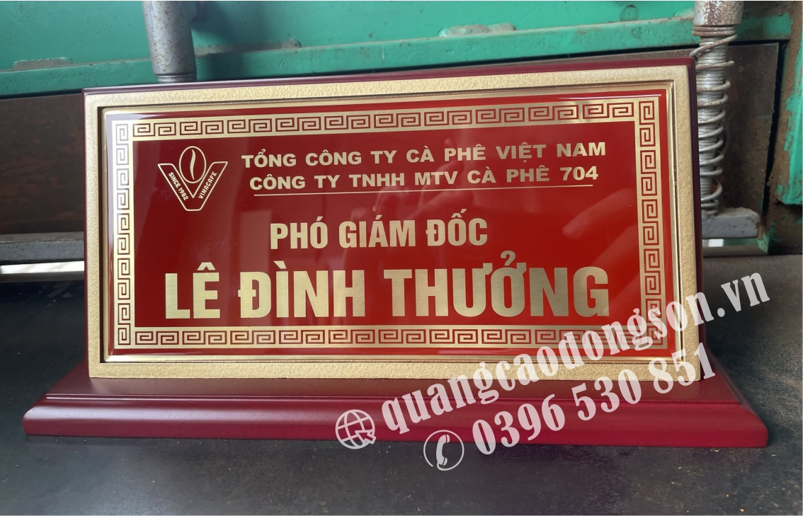 Biển đồng để bàn dành cho lãnh đạo, thiết kế tinh xảo và bền đẹp