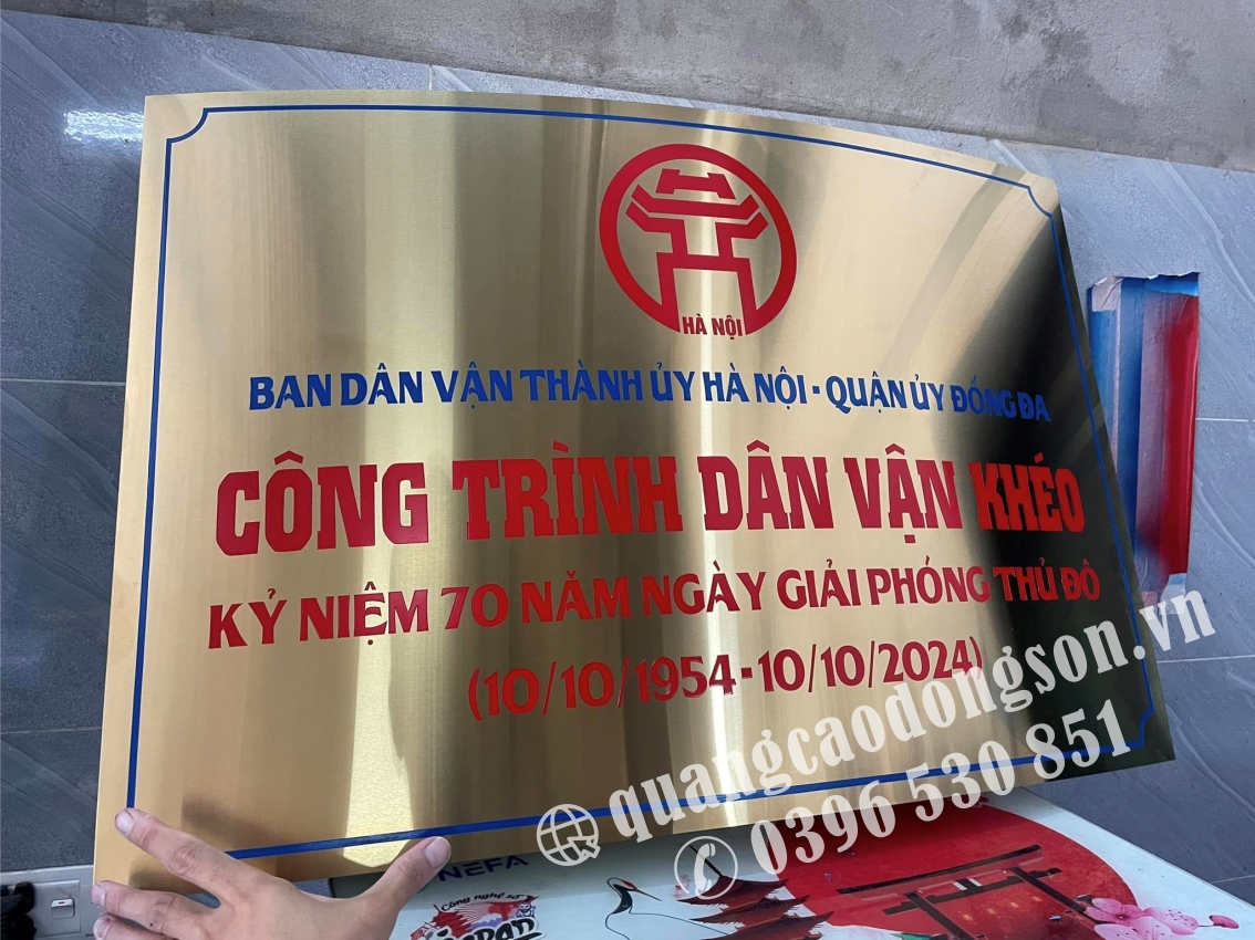 Biển logo công ty inox vàng nổi bật cho văn phòng và showroom