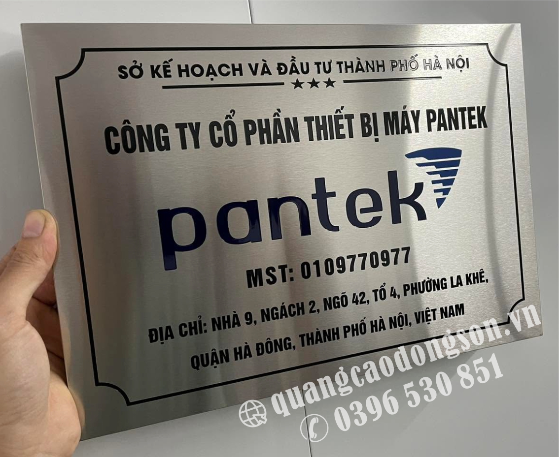 Biển logo công ty inox xước bạc thiết kế hiện đại và chuyên nghiệp