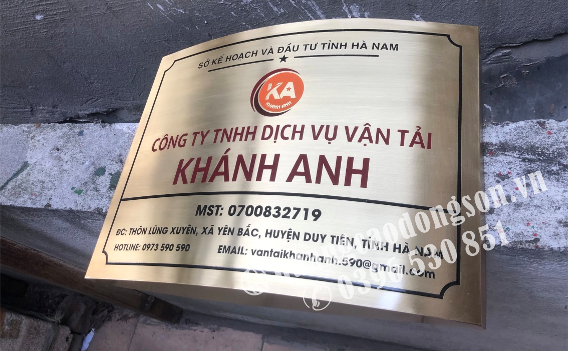 Biển tên công ty inox xước bạc sang trọng cho văn phòng