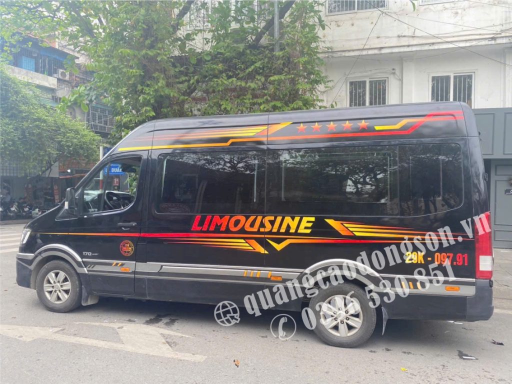 Decal dán quảng cáo xe Ford Transit được thiết kế và thi công theo yêu cầu tại Hà Nội bằng decal ngoài trời cao cấp, in kỹ thuật số sắc nét và cán màng bảo vệ. Phù hợp cho xe Transit chở khách, xe đưa đón nhân viên, xe du lịch, xe hợp đồng và xe doanh nghiệp, giúp quảng bá thương hiệu hiệu quả, tăng độ nhận diện và bảo vệ lớp sơn xe.