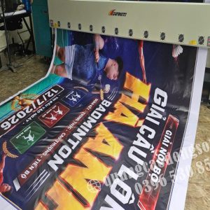 In bạt giá xưởng tại Hà Nội với công nghệ in UV và in kỹ thuật số hiện đại, màu sắc sắc nét, bền đẹp ngoài trời. Nhận in bạt Hiflex quảng cáo, bạt khai trương, bạt sự kiện, bạt pano, bạt backdrop, bạt hộp đèn và mọi kích thước theo yêu cầu với giá trực tiếp từ xưởng.