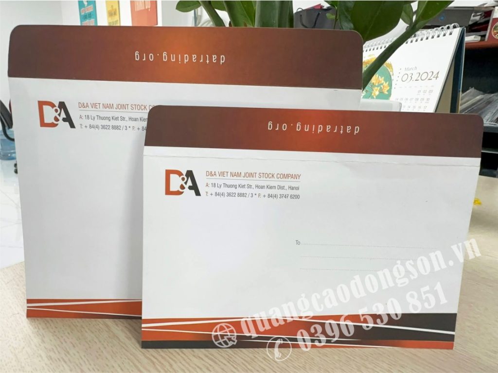 In phong bì thư tại Hà Nội giá xưởng, thiết kế theo yêu cầu với nhiều kích thước A4, A5, A6 và DL. Nhận in phong bì công ty, phong bì doanh nghiệp, phong bì hồ sơ, phong bì thư mời, phong bì tài liệu bằng giấy Ford, Couche và Kraft, chất lượng cao, giao hàng nhanh.