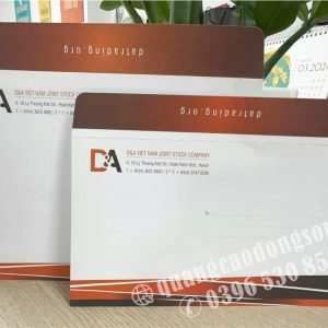 In phong bì thư tại Hà Nội giá xưởng, thiết kế theo yêu cầu với nhiều kích thước A4, A5, A6 và DL. Nhận in phong bì công ty, phong bì doanh nghiệp, phong bì hồ sơ, phong bì thư mời, phong bì tài liệu bằng giấy Ford, Couche và Kraft, chất lượng cao, giao hàng nhanh.