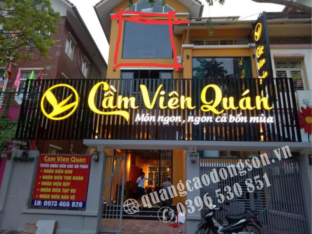 Thi công biển quảng cáo tại Hà Nội chuyên thiết kế, sản xuất và lắp đặt biển hiệu theo yêu cầu. Nhận làm biển alu, biển mica, biển inox, biển chữ nổi, biển LED, biển hộp đèn, biển bạt Hiflex và các loại biển quảng cáo ngoài trời với chất lượng cao, thi công nhanh và bảo hành lâu d